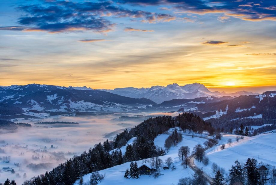 Winter im Allgäu, Urlaub in den Bergen, Skifahren in Burgberg